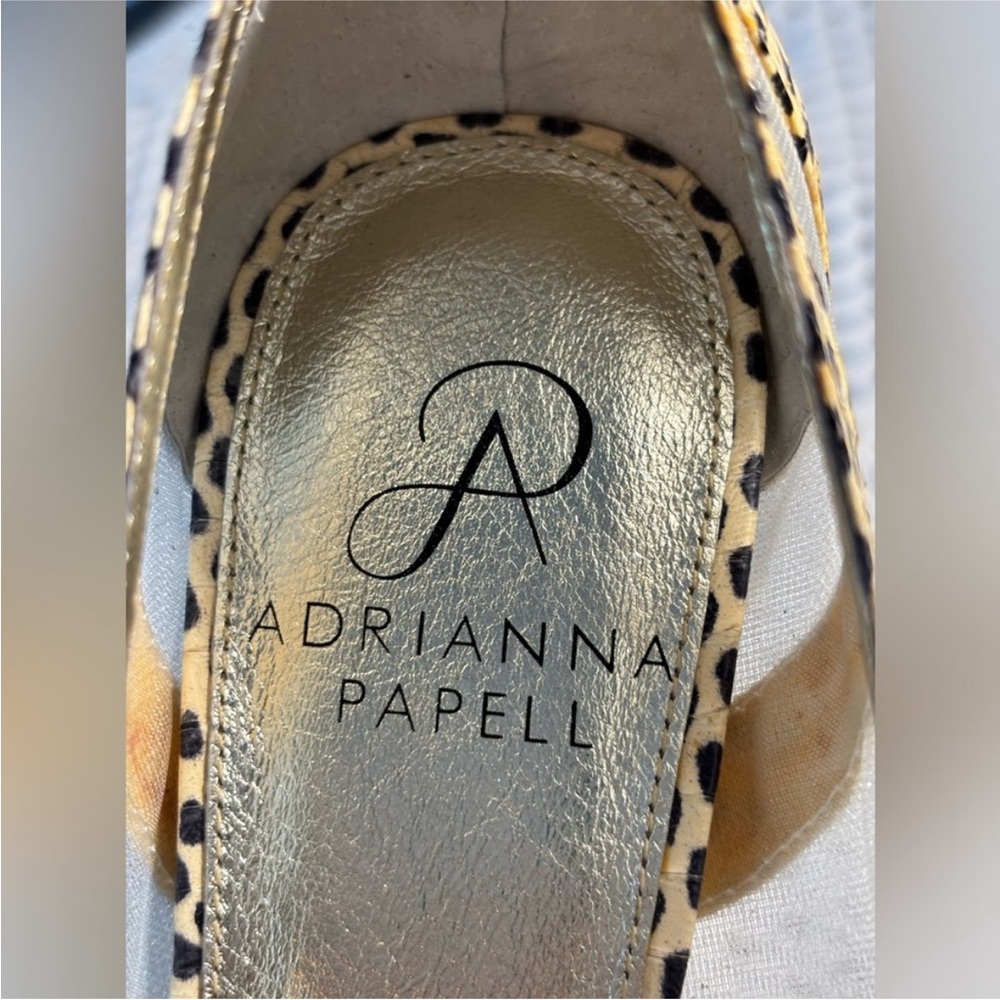 Adrianna Papell size 6 Leather print heal
Show shoe NWOT - Picture 2 of 7